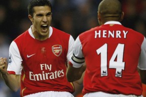 星空娱乐app-巴萨伤员清零后战力飙升，弗里克怒吼：冠军我们要定了！，巴萨列队